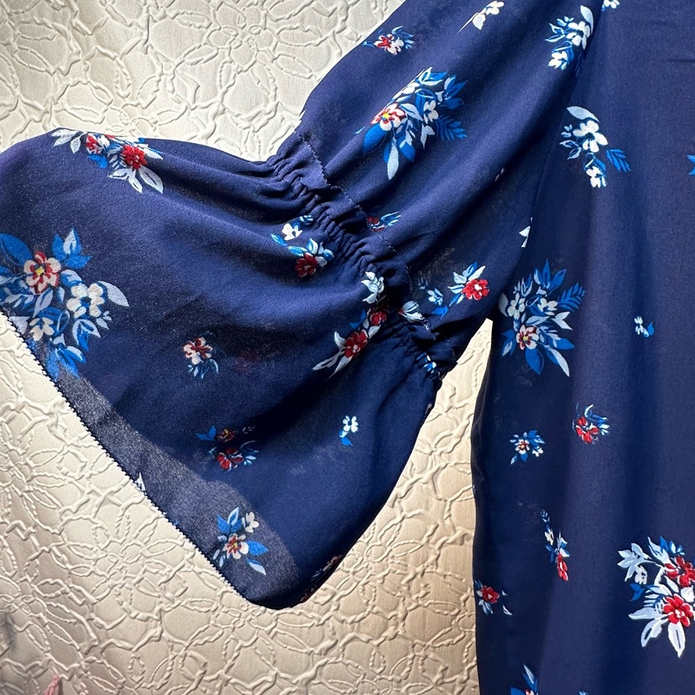 Liz Claiborne- Women’s Navy Floral Blouse (2X) - Picture 5 of 9